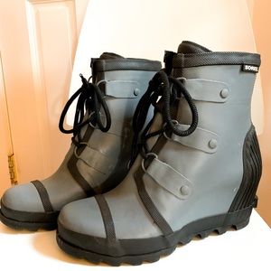 Sorel rubber wedge boots